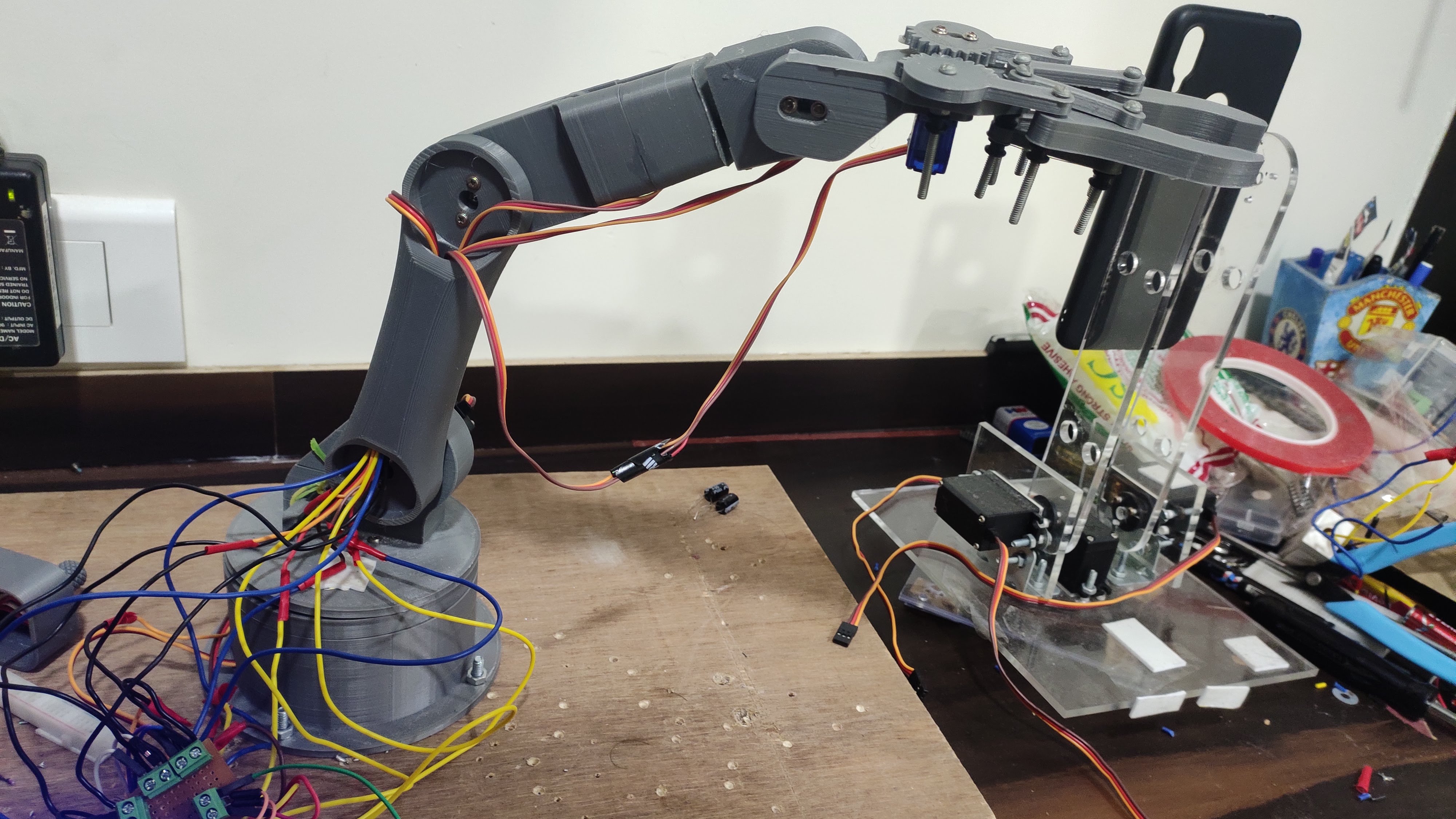 Articulated 6 DOF Robotic Arm